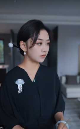 纯情苏老师休想逃海报
